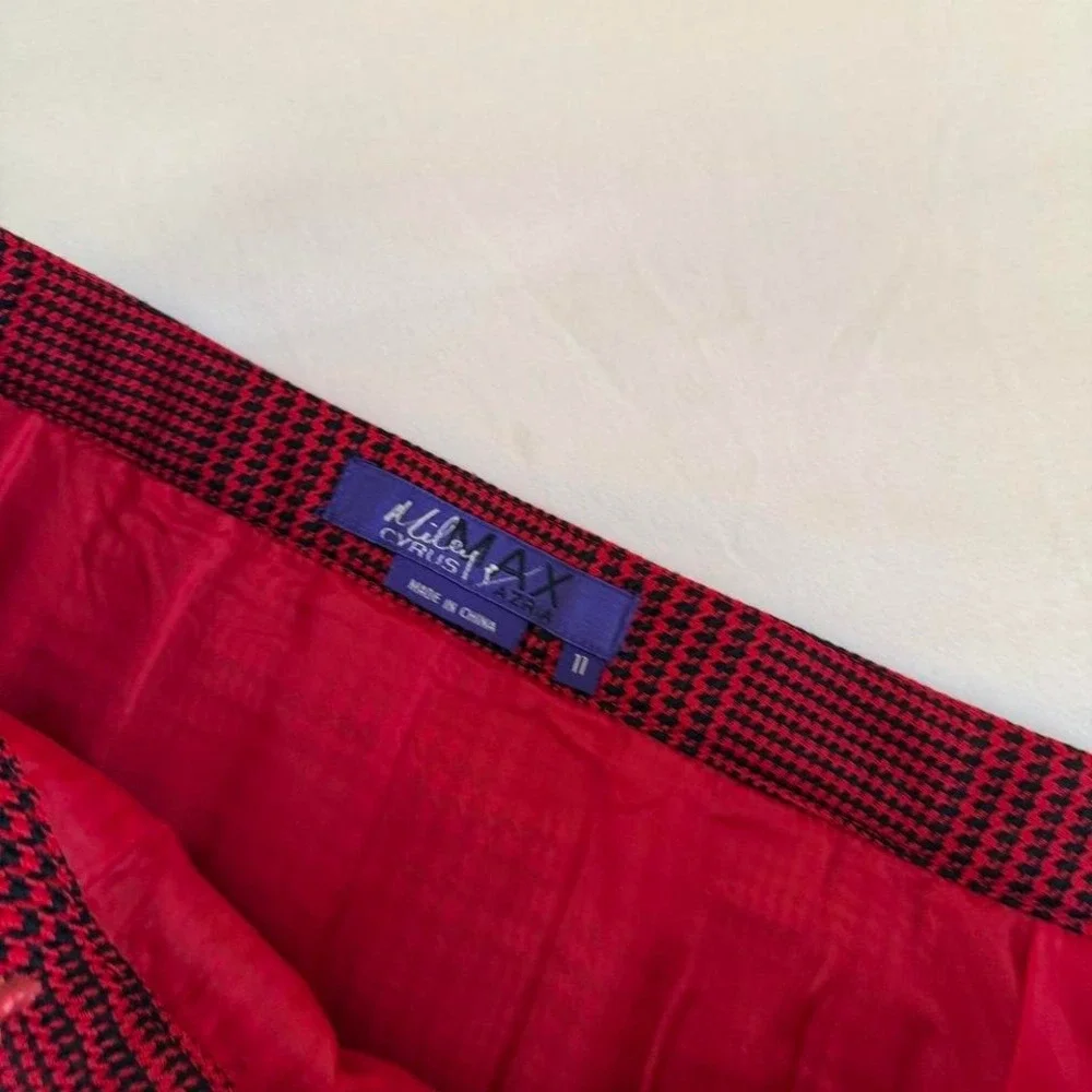 N/A red plaid